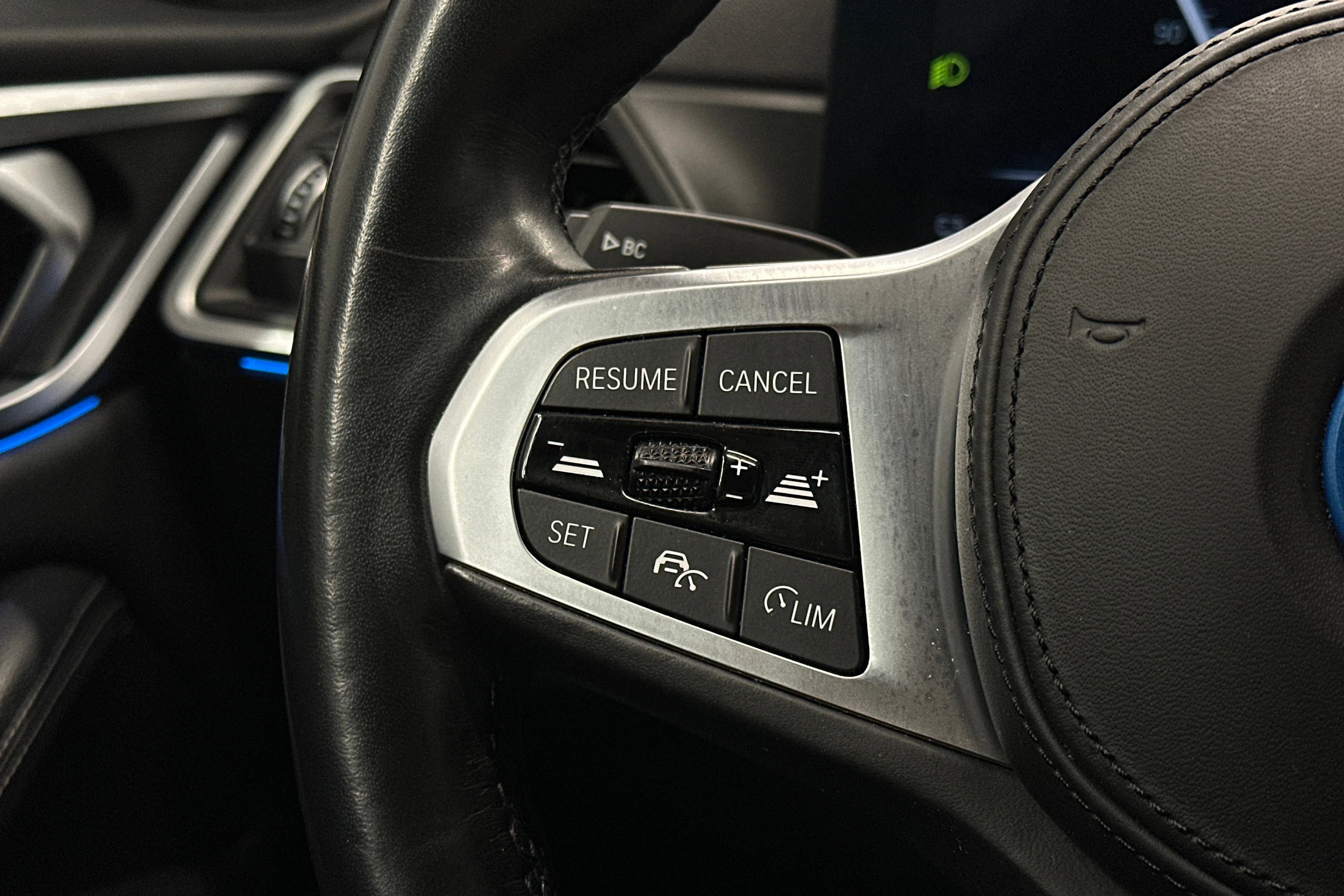 harmaa BMW i4 2023 kuva 21.