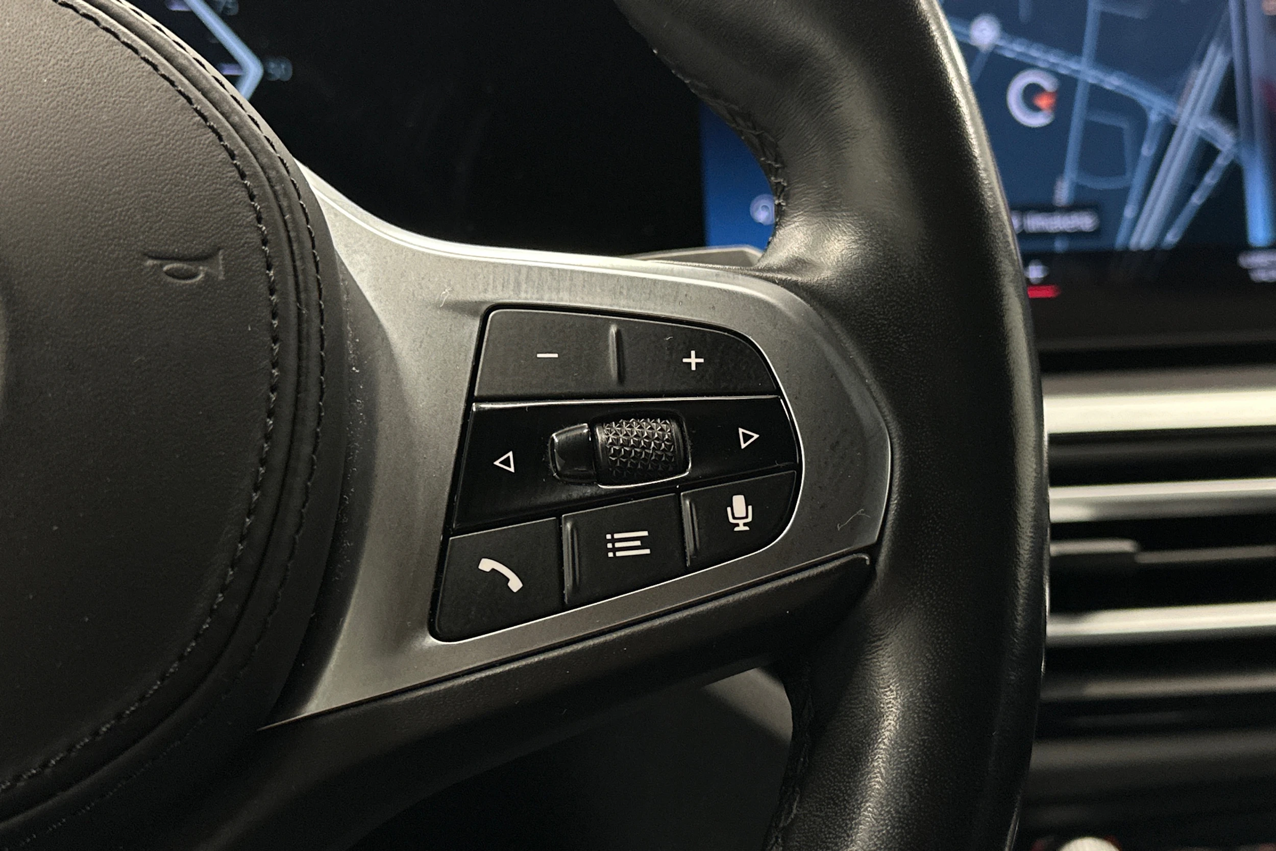 harmaa BMW i4 2023 kuva 22.