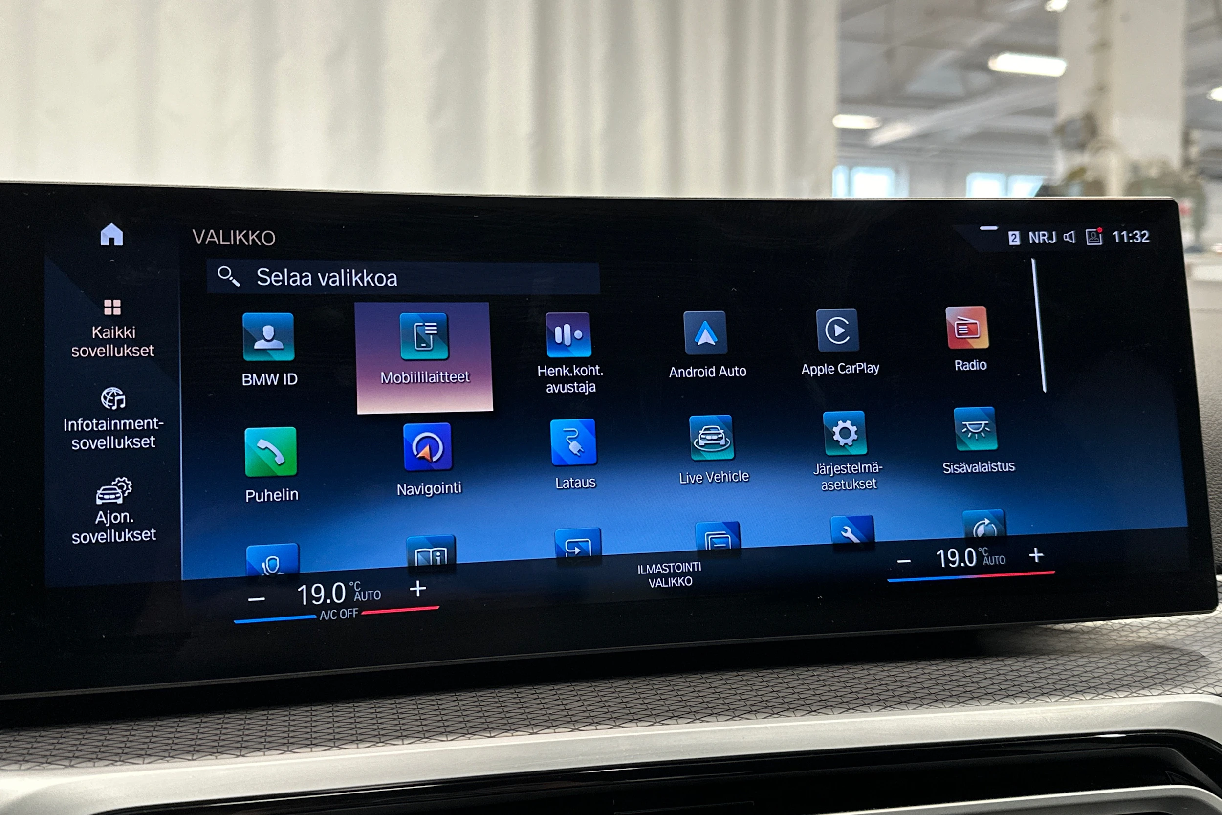 harmaa BMW i4 2023 kuva 25.