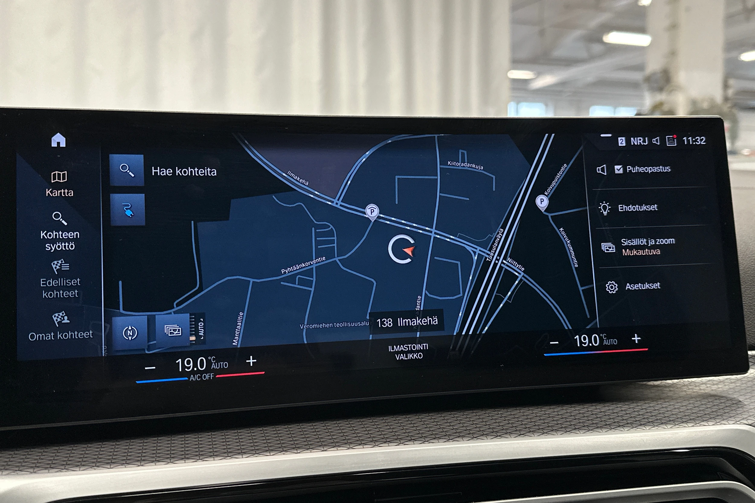 harmaa BMW i4 2023 kuva 26.