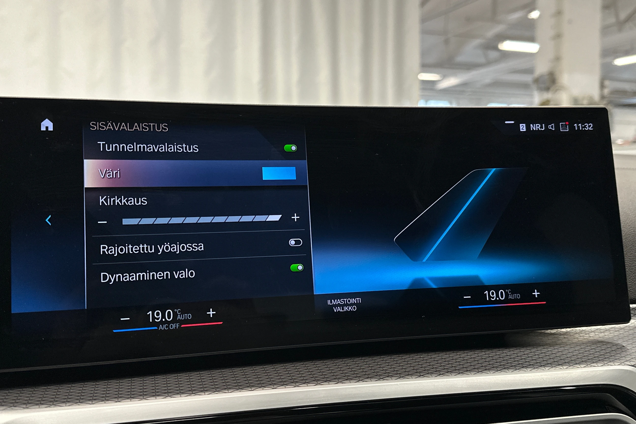 harmaa BMW i4 2023 kuva 27.