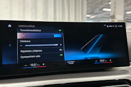 harmaa BMW i4 2023 kuva 27.