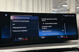 harmaa BMW i4 2023 kuva 29.