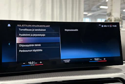 harmaa BMW i4 2023 kuva 30.