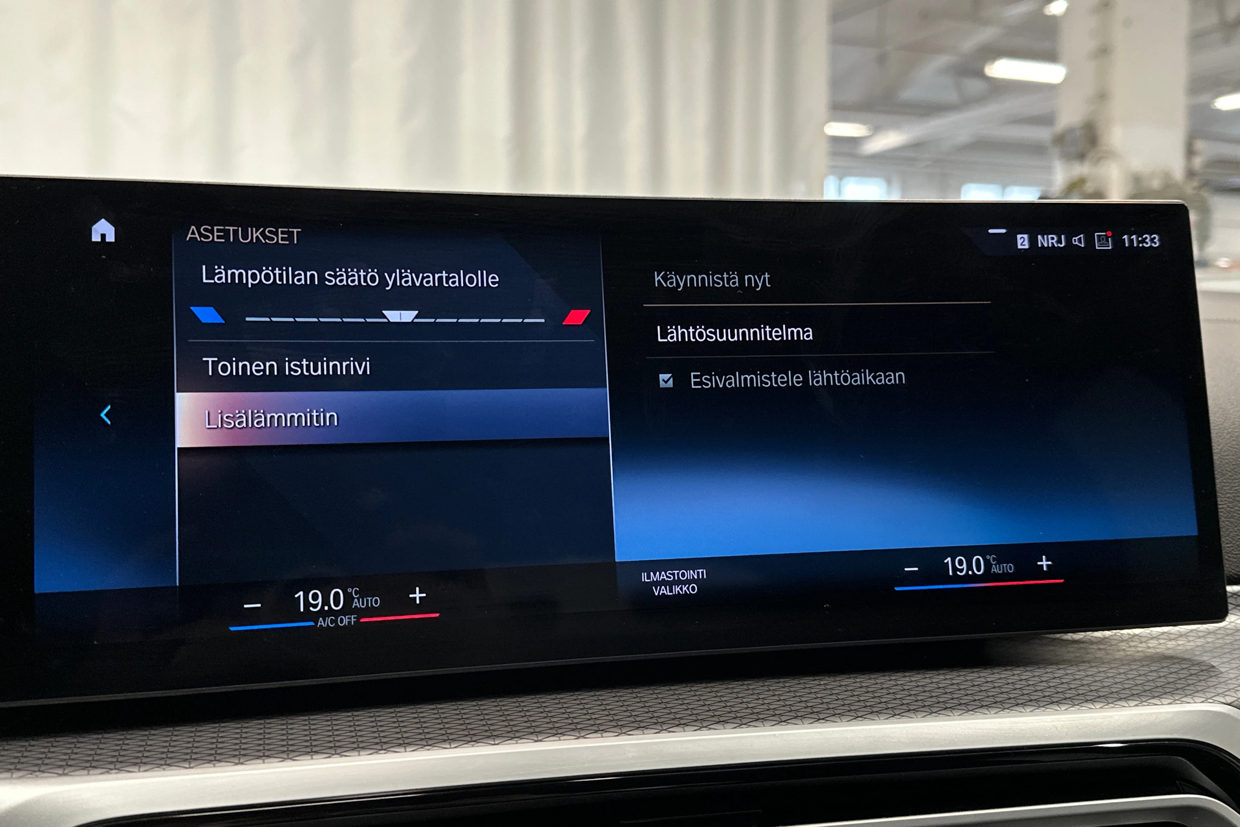 harmaa BMW i4 2023 kuva 32.