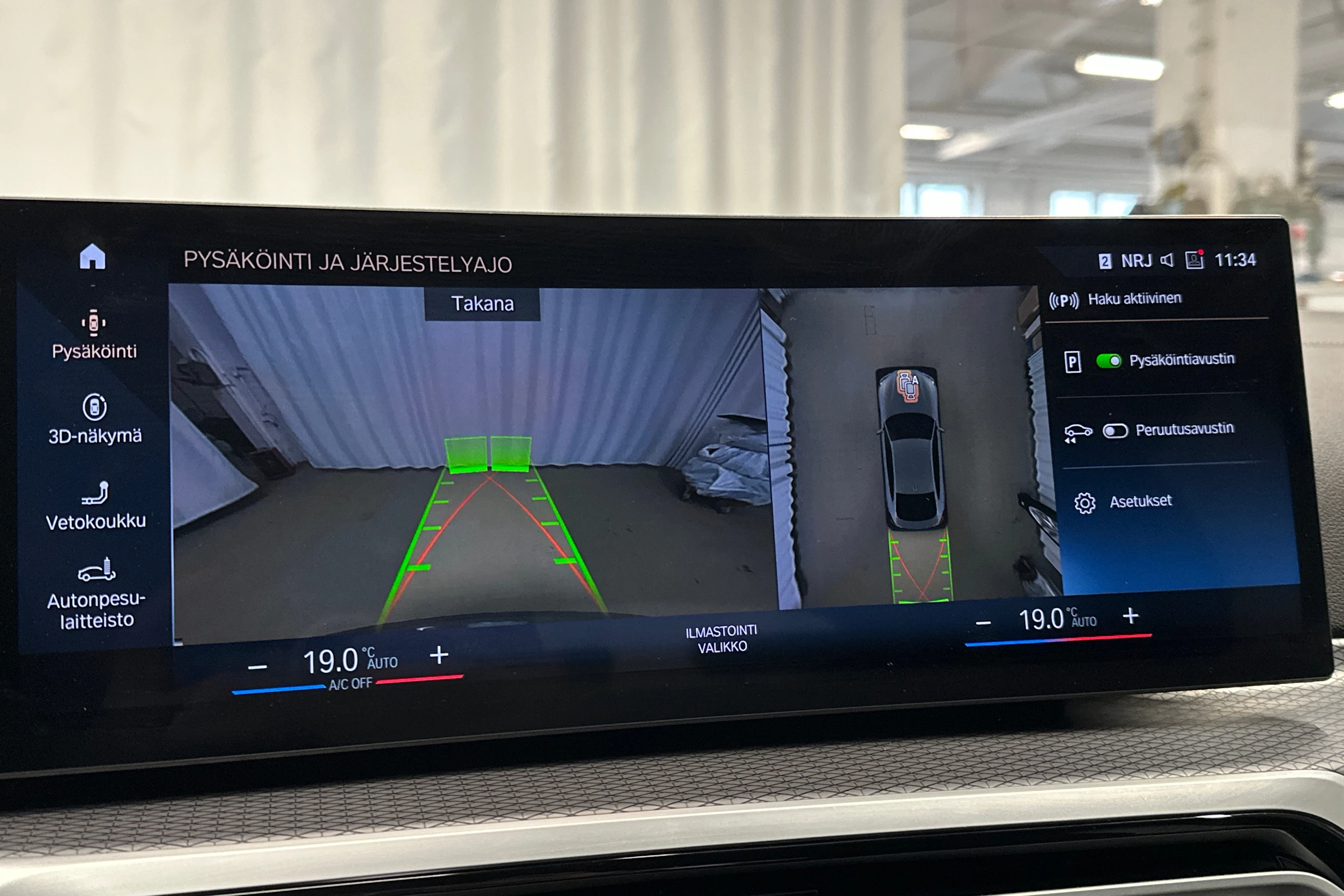 harmaa BMW i4 2023 kuva 33.