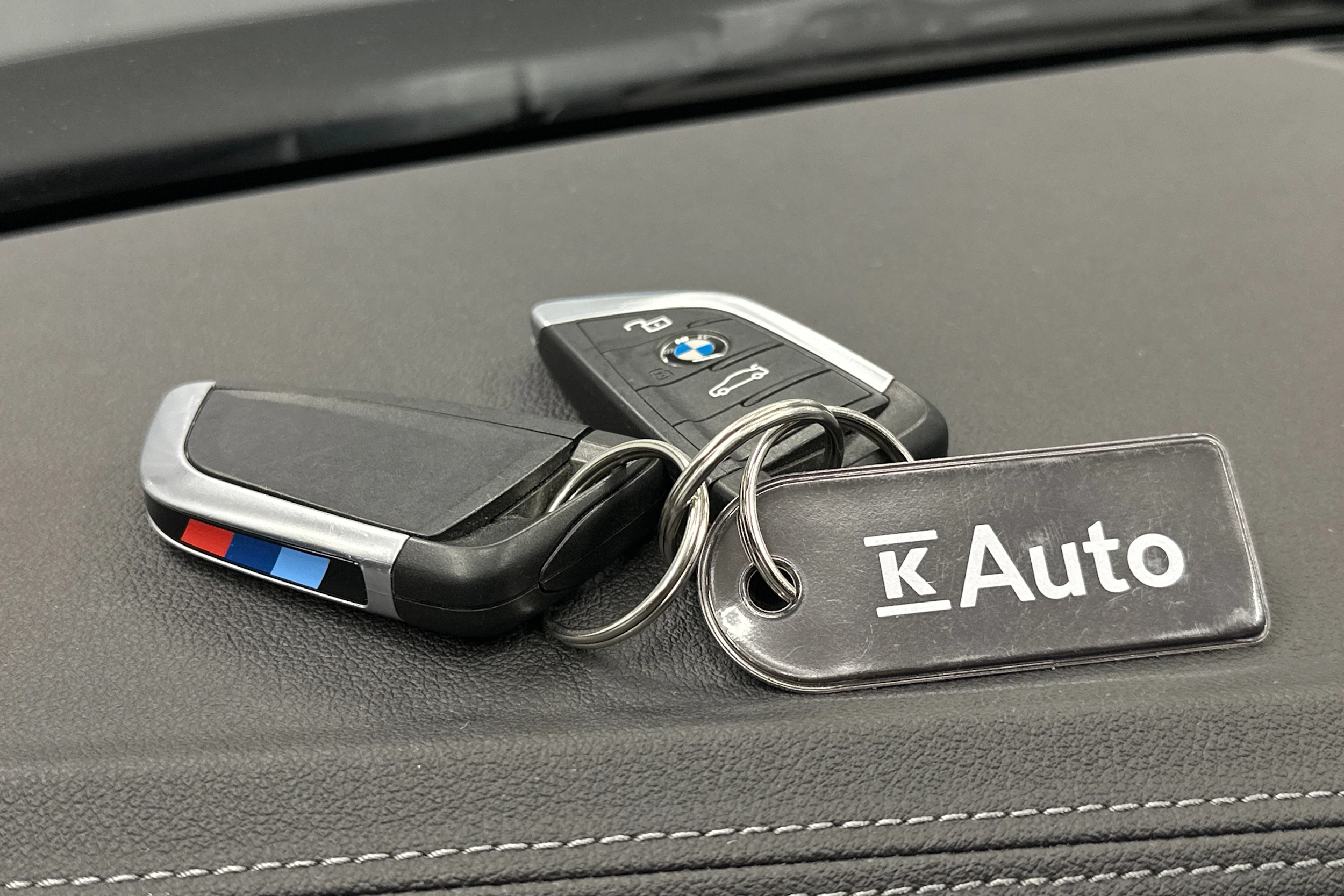 harmaa BMW i4 2023 kuva 35.