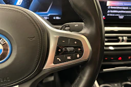 musta BMW i4 2023 kuva 16.