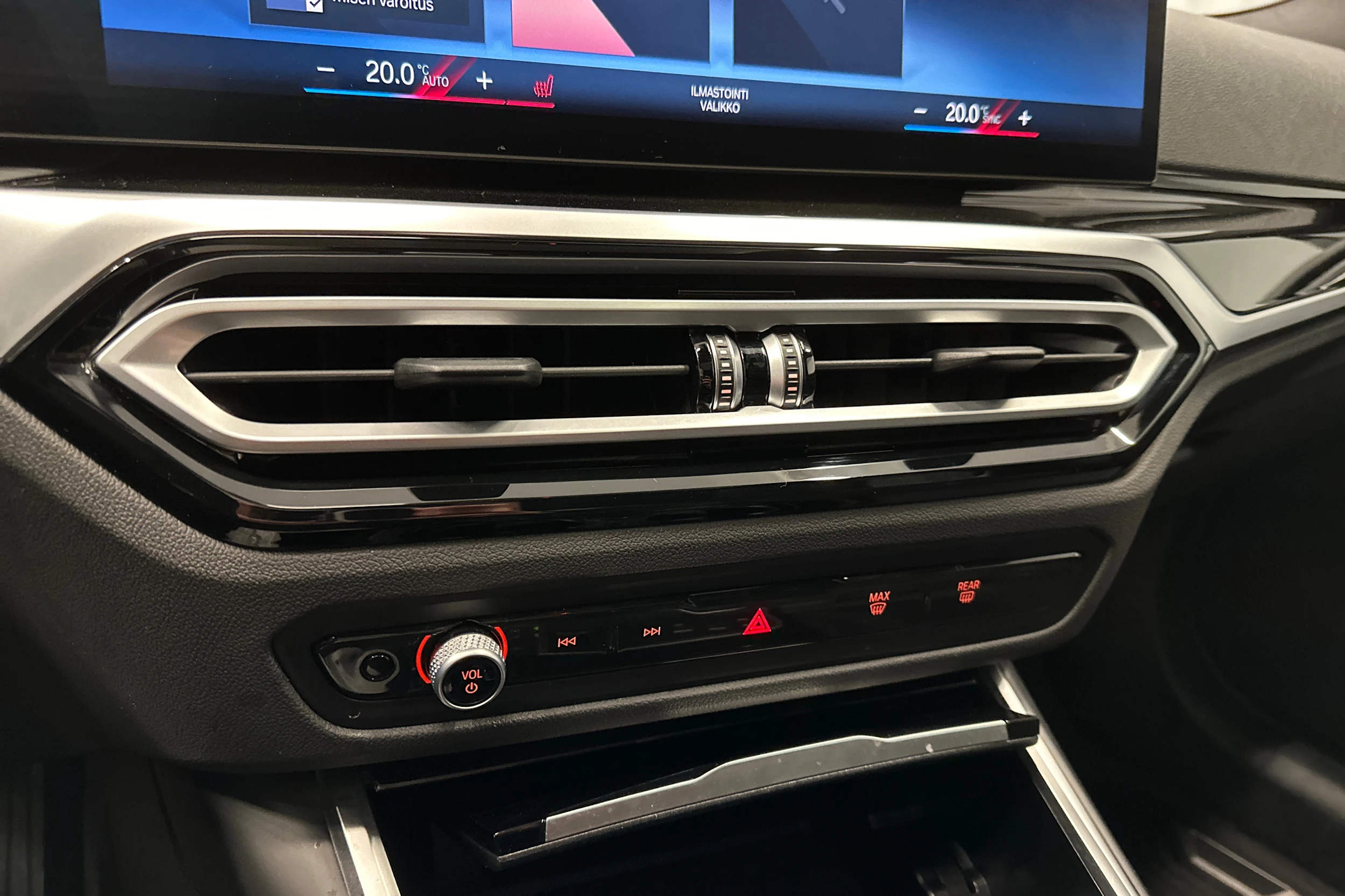 musta BMW i4 2023 kuva 27.