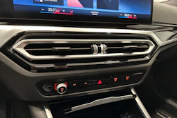 musta BMW i4 2023 kuva 27.