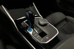 musta BMW i4 2023 kuva 28.