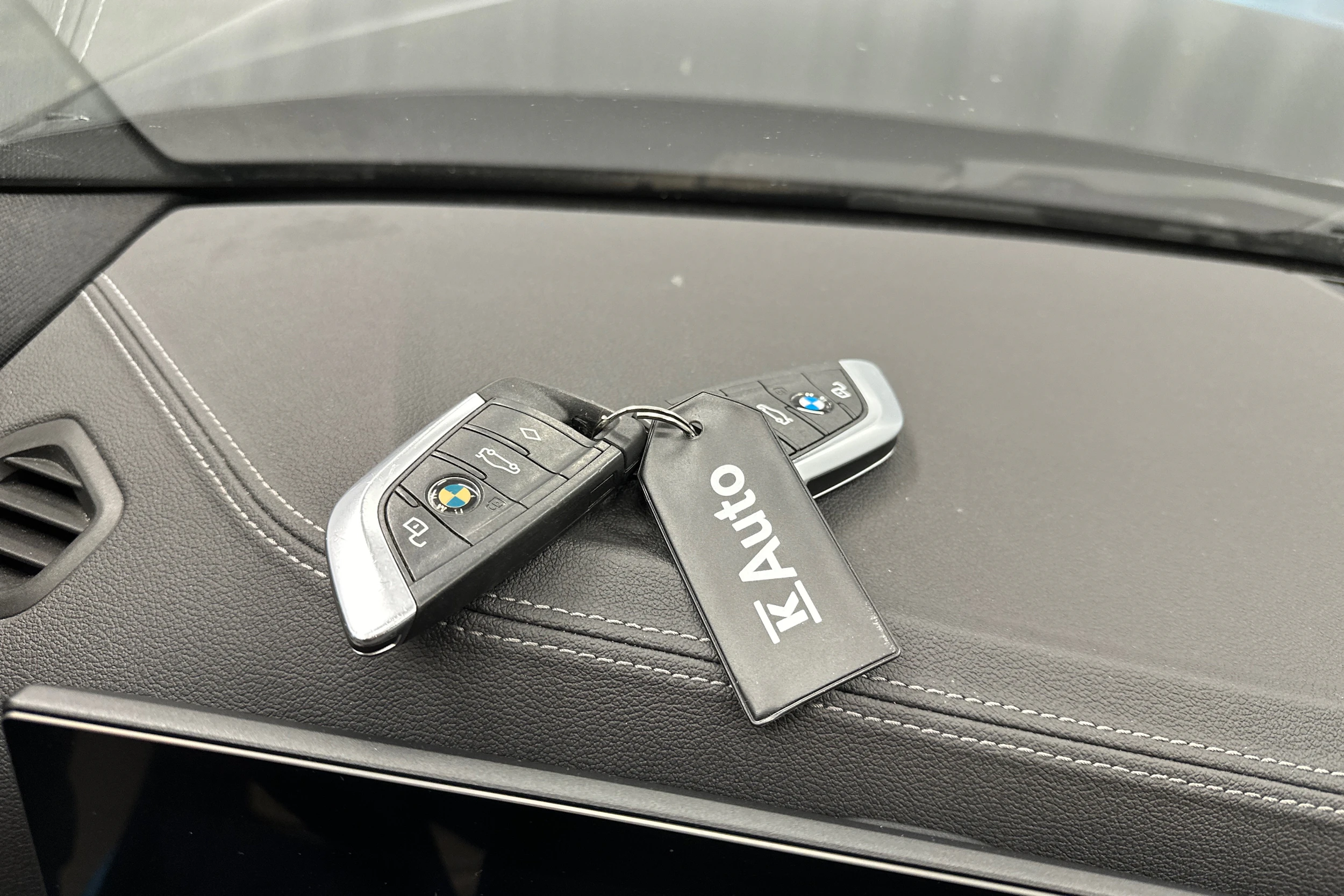 musta BMW i4 2023 kuva 33.