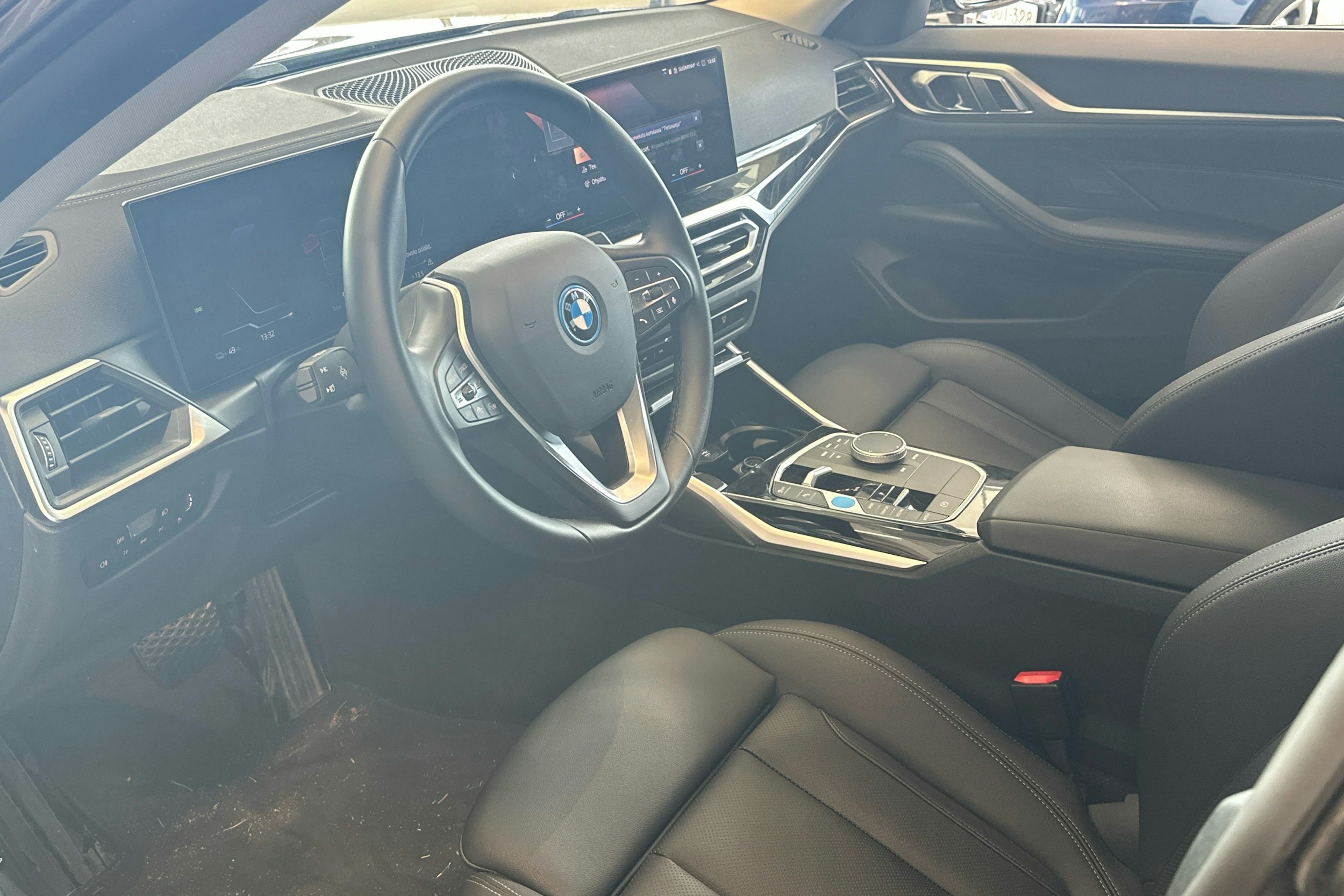 musta BMW i4 2023 kuva 3.