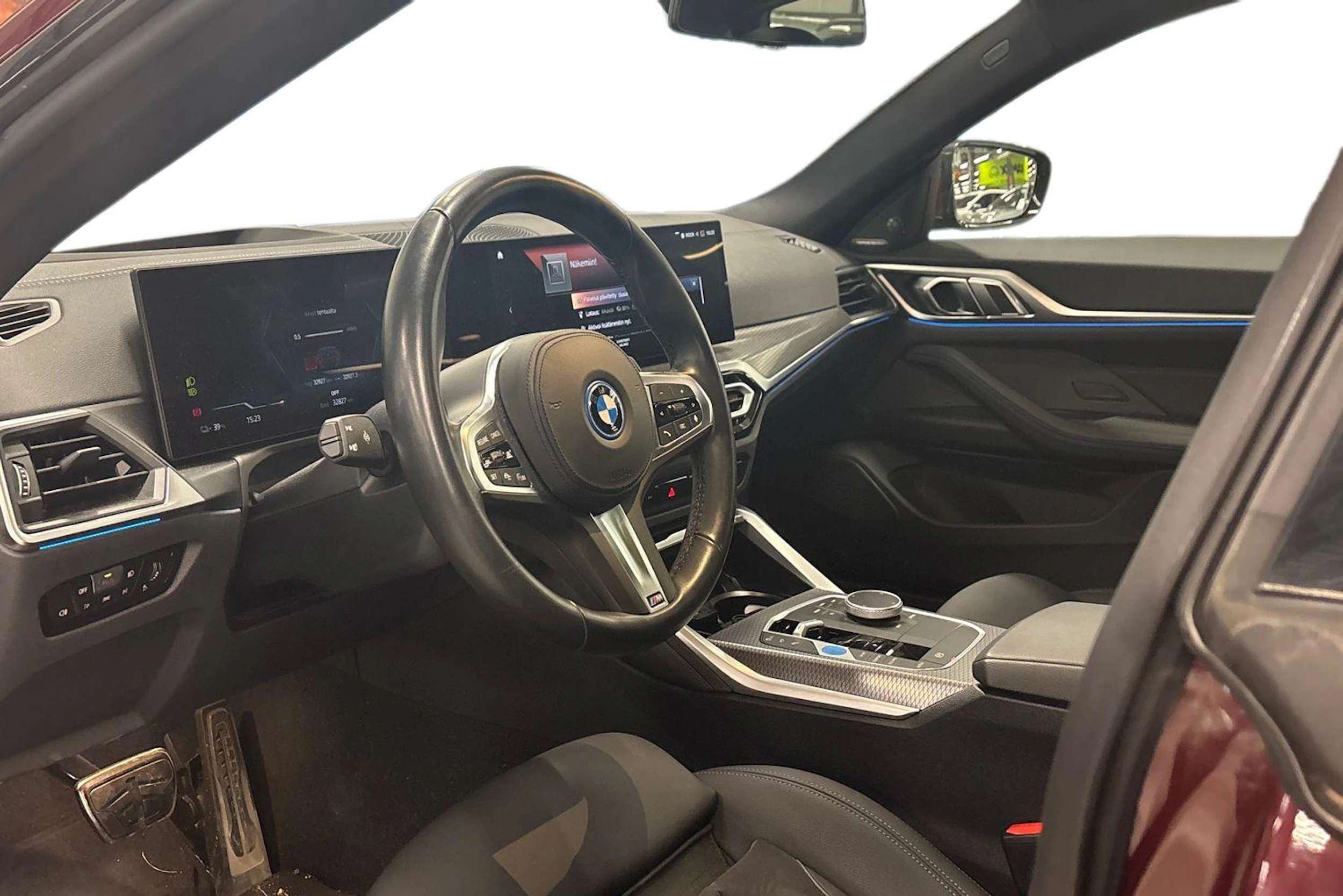 punainen BMW i4 2023 kuva 3.