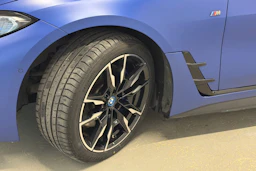sininen BMW i4 2023 kuva 10.
