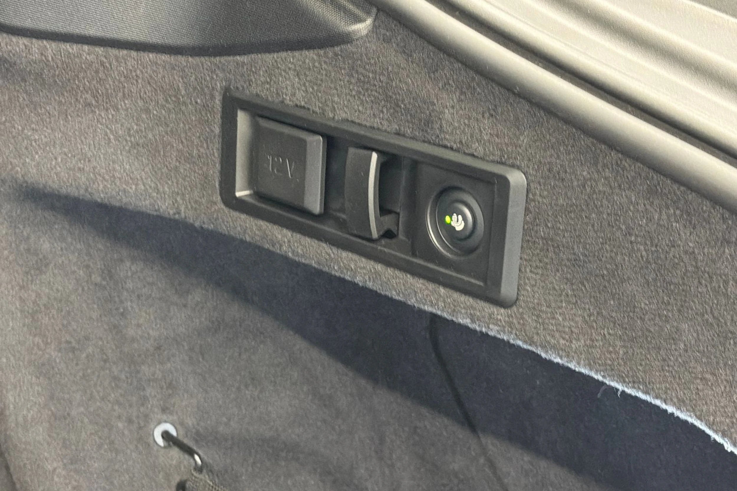 sininen BMW i4 2023 kuva 15.