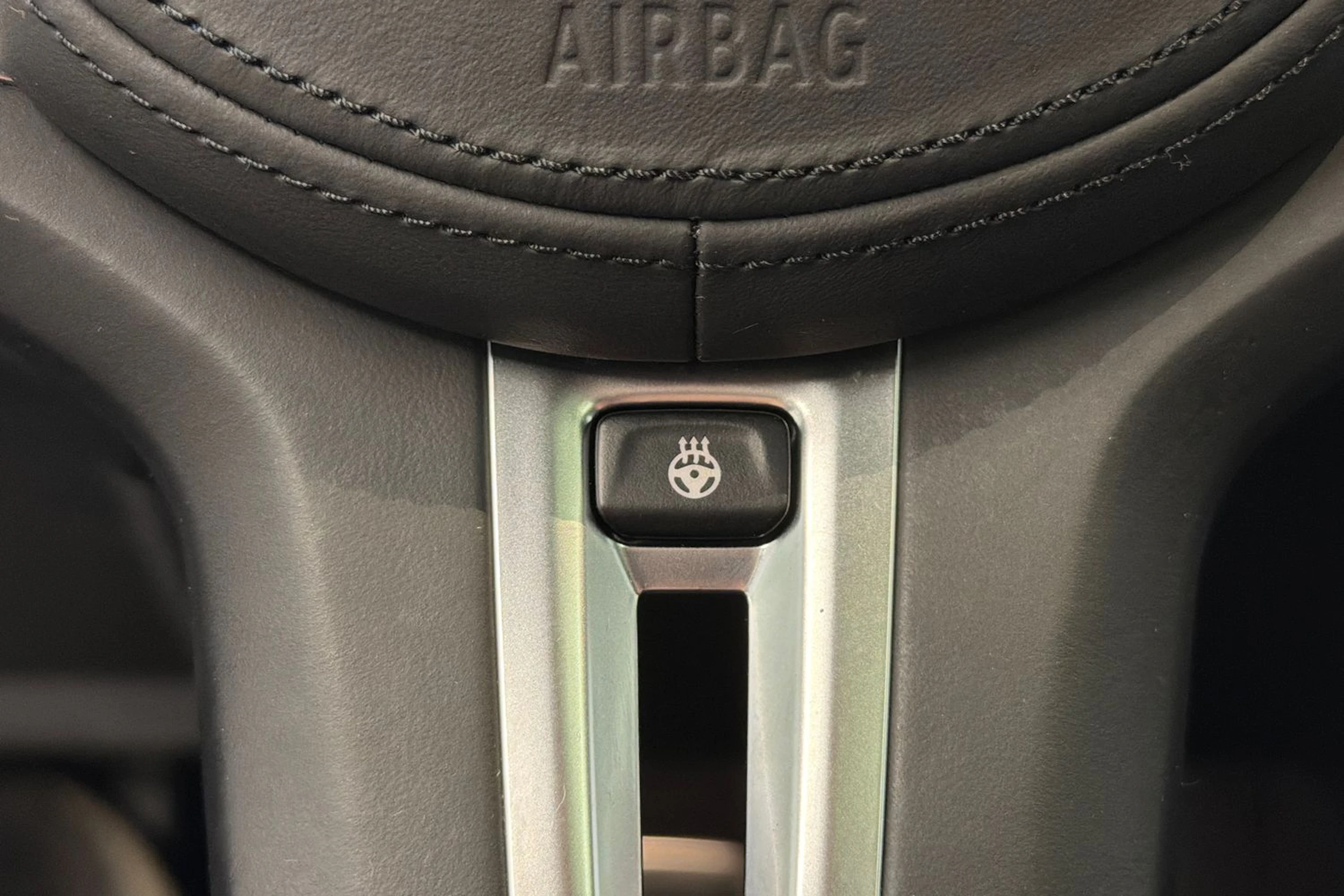 sininen BMW i4 2023 kuva 33.