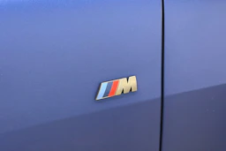 sininen BMW i4 2023 kuva 35.