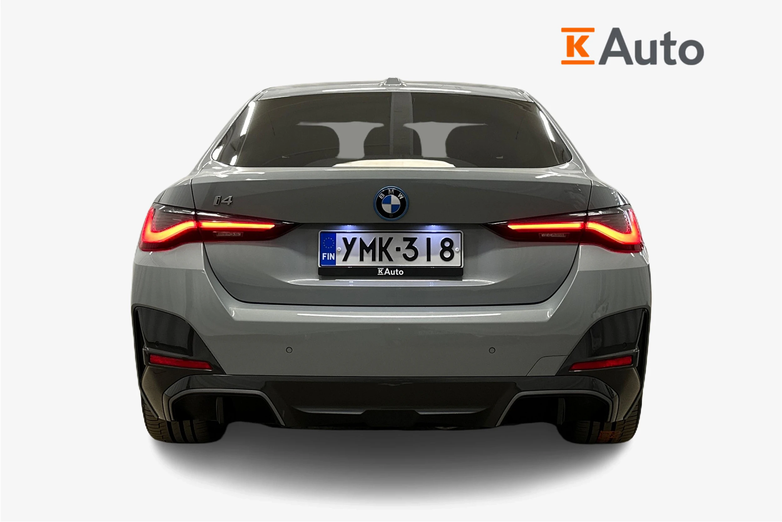 harmaa BMW i4 2023 kuva 3.