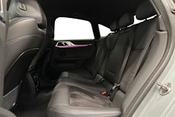 harmaa BMW i4 2023 kuva 8.