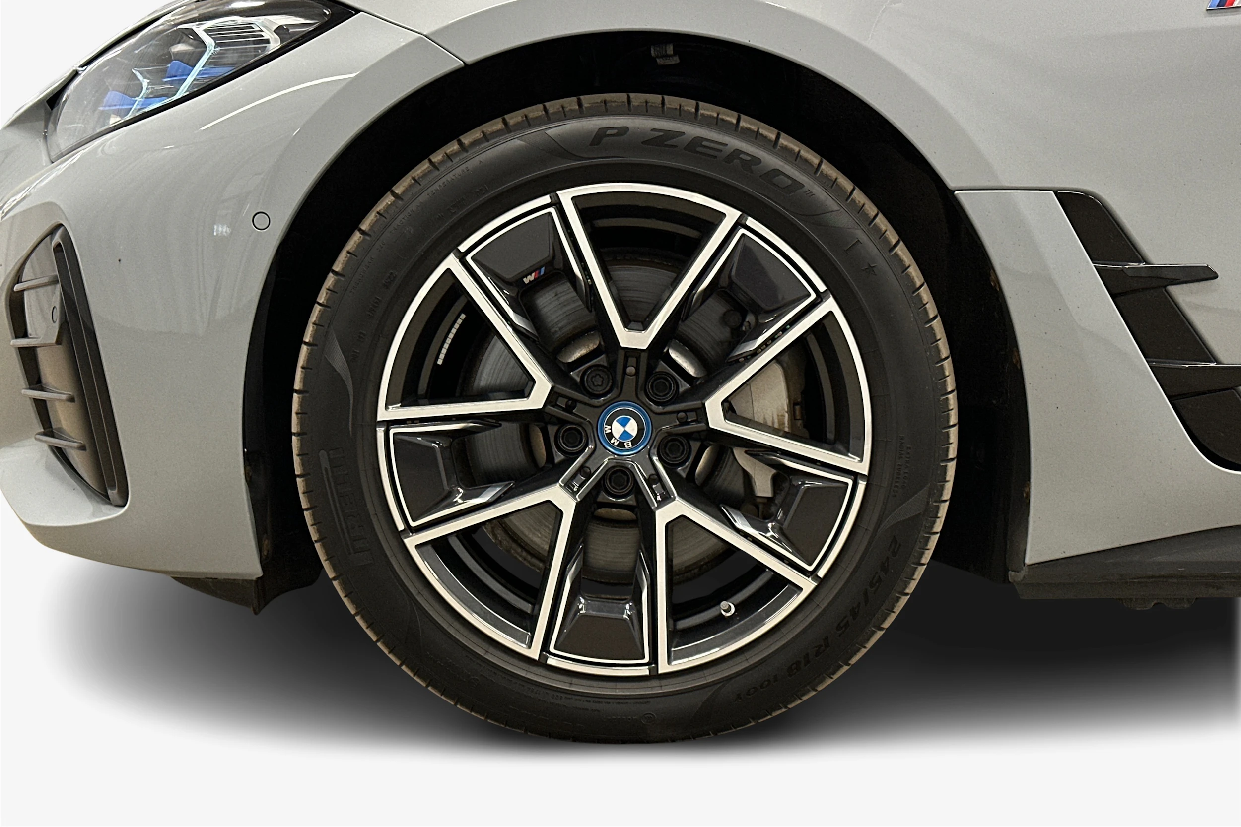 harmaa BMW i4 2023 kuva 9.