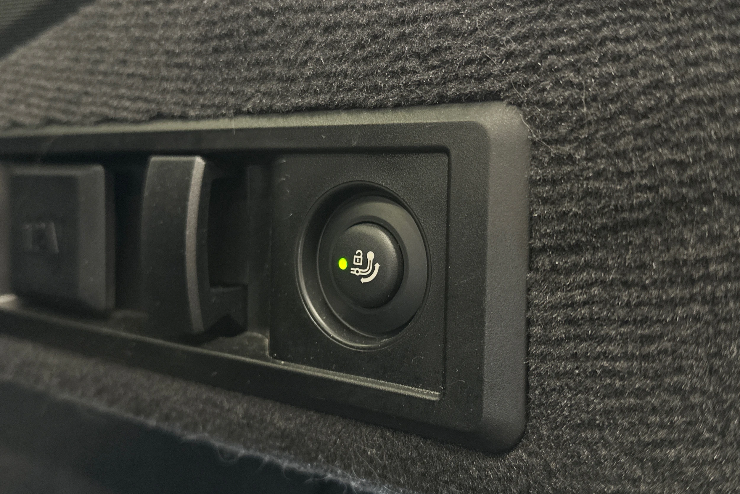 harmaa BMW i4 2023 kuva 13.