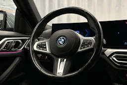harmaa BMW i4 2023 kuva 17.