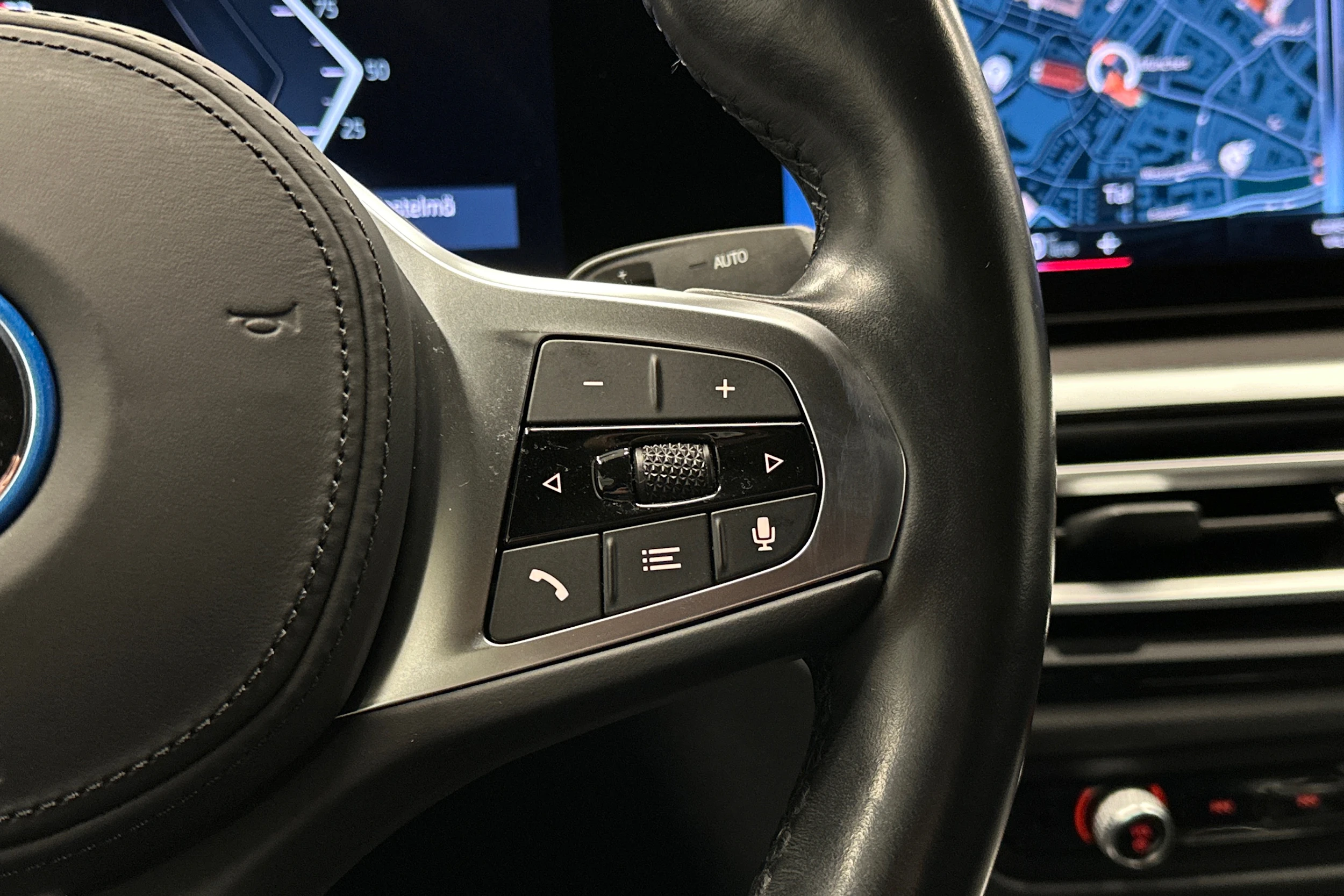 harmaa BMW i4 2023 kuva 20.