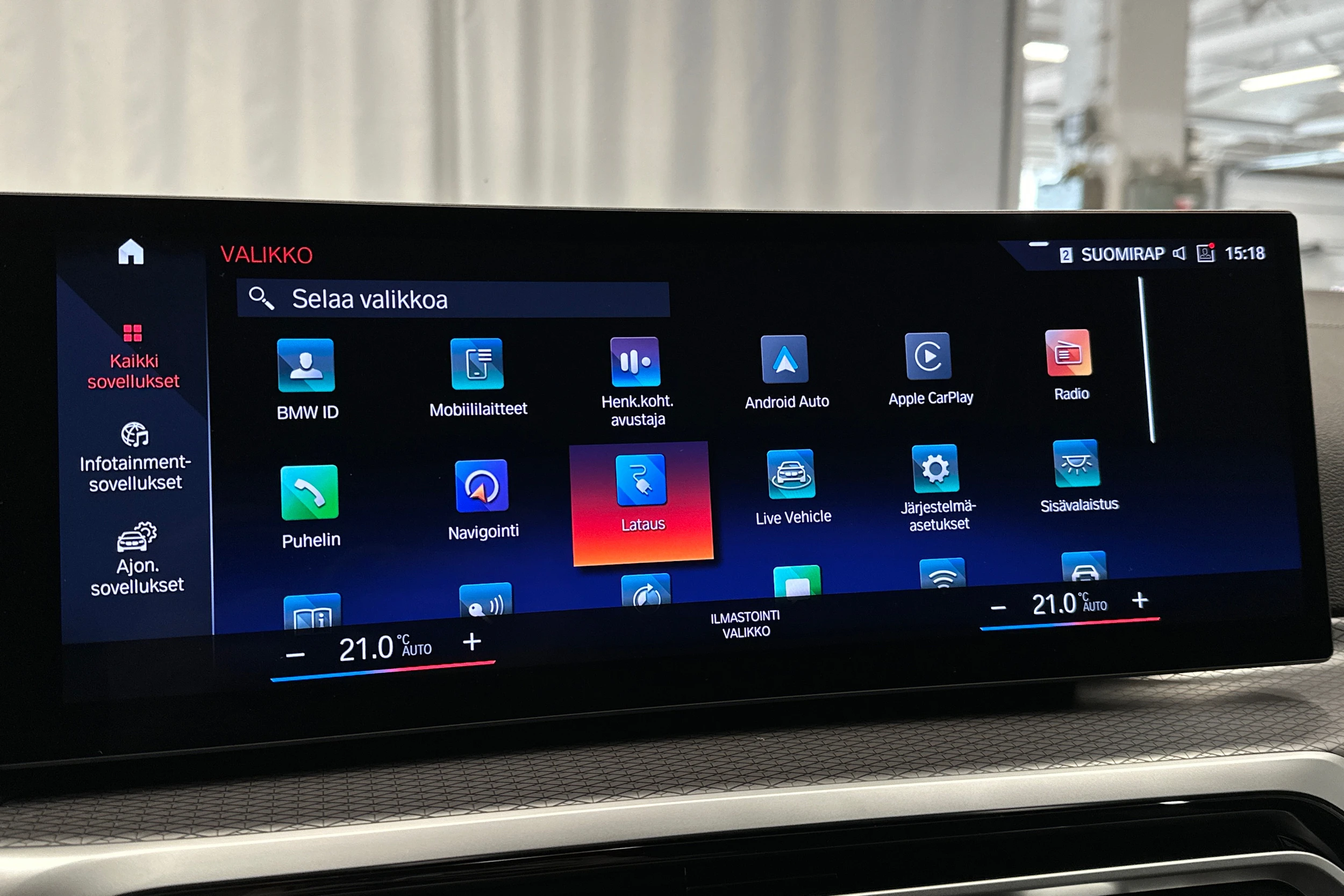 harmaa BMW i4 2023 kuva 23.