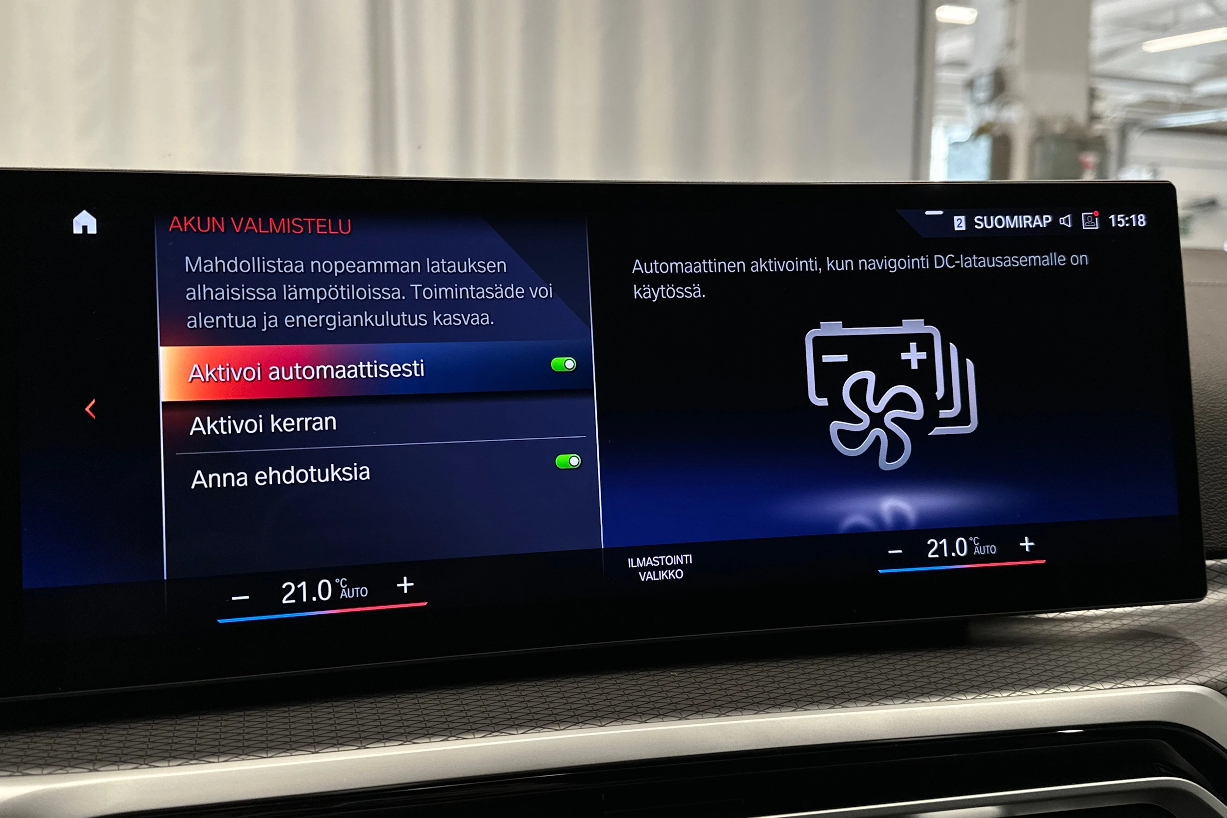 harmaa BMW i4 2023 kuva 24.