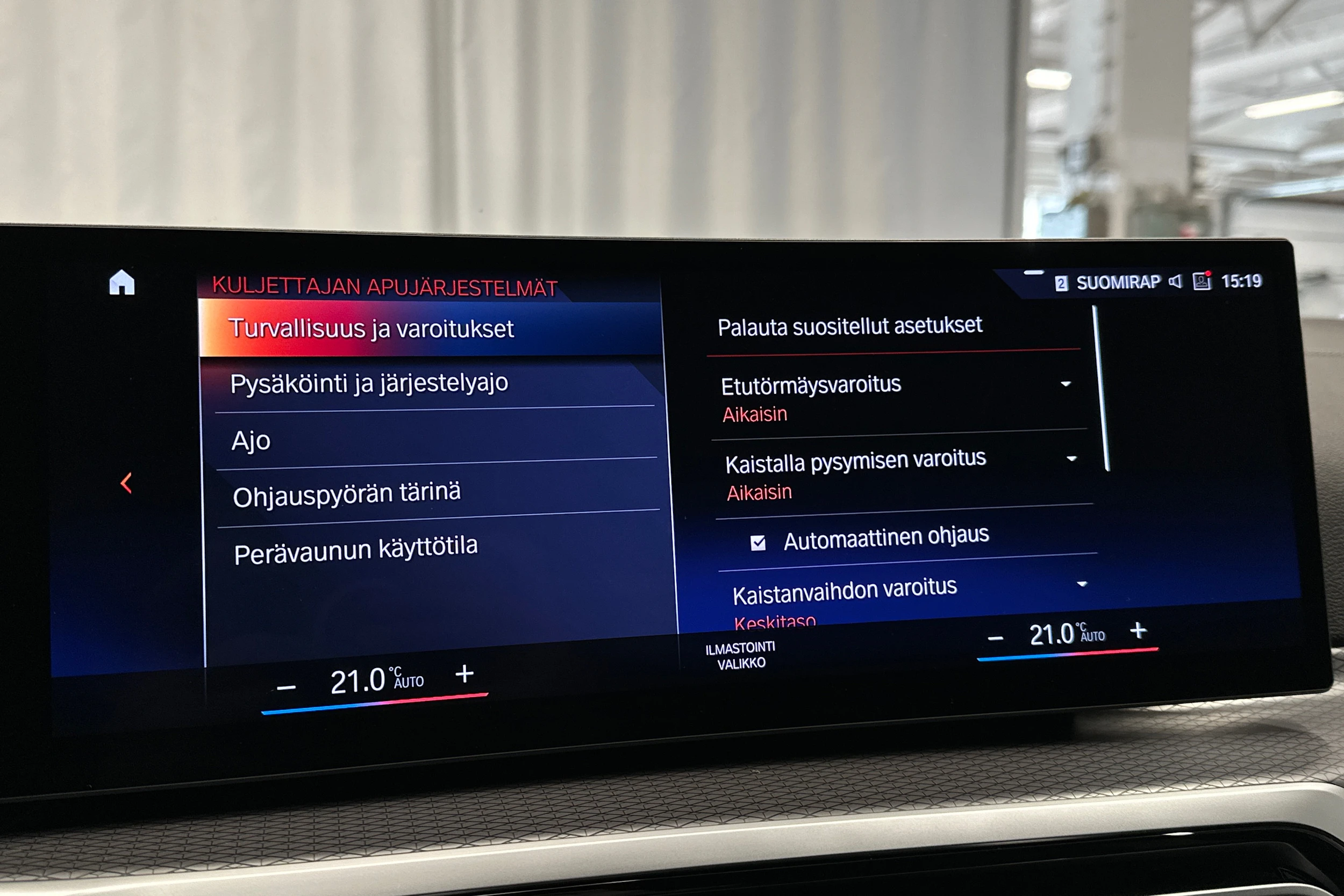 harmaa BMW i4 2023 kuva 26.