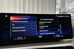 harmaa BMW i4 2023 kuva 27.