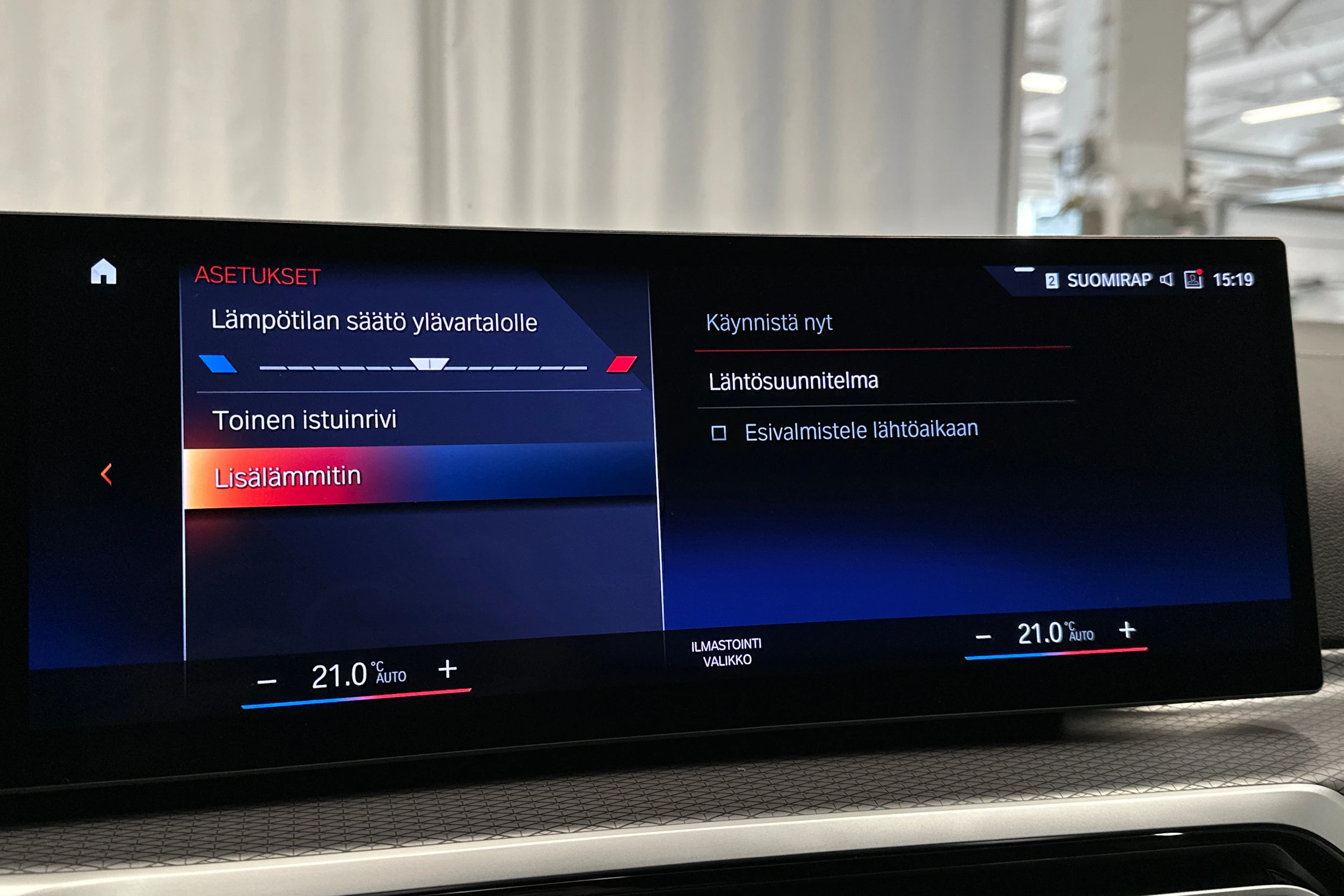 harmaa BMW i4 2023 kuva 29.