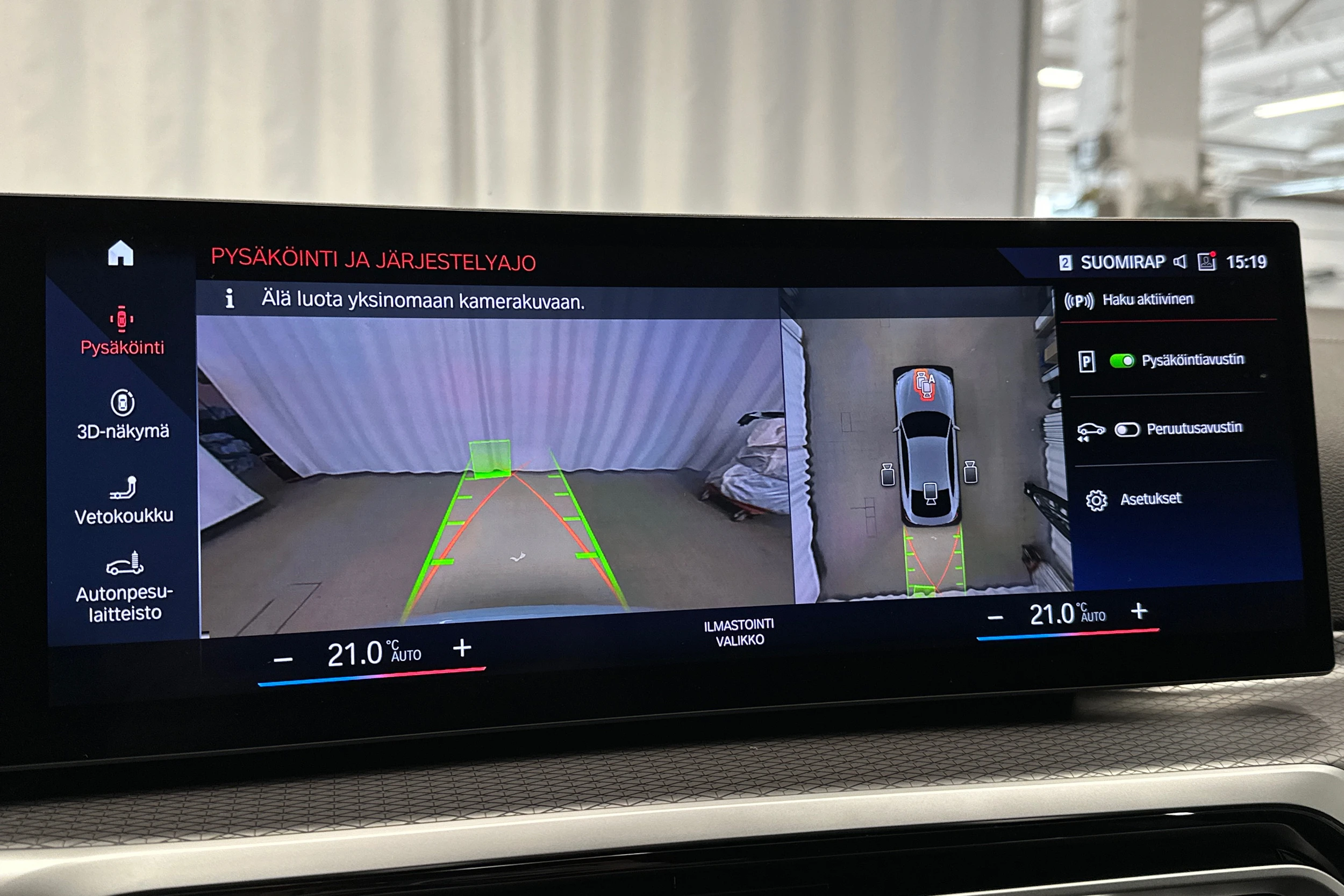 harmaa BMW i4 2023 kuva 30.