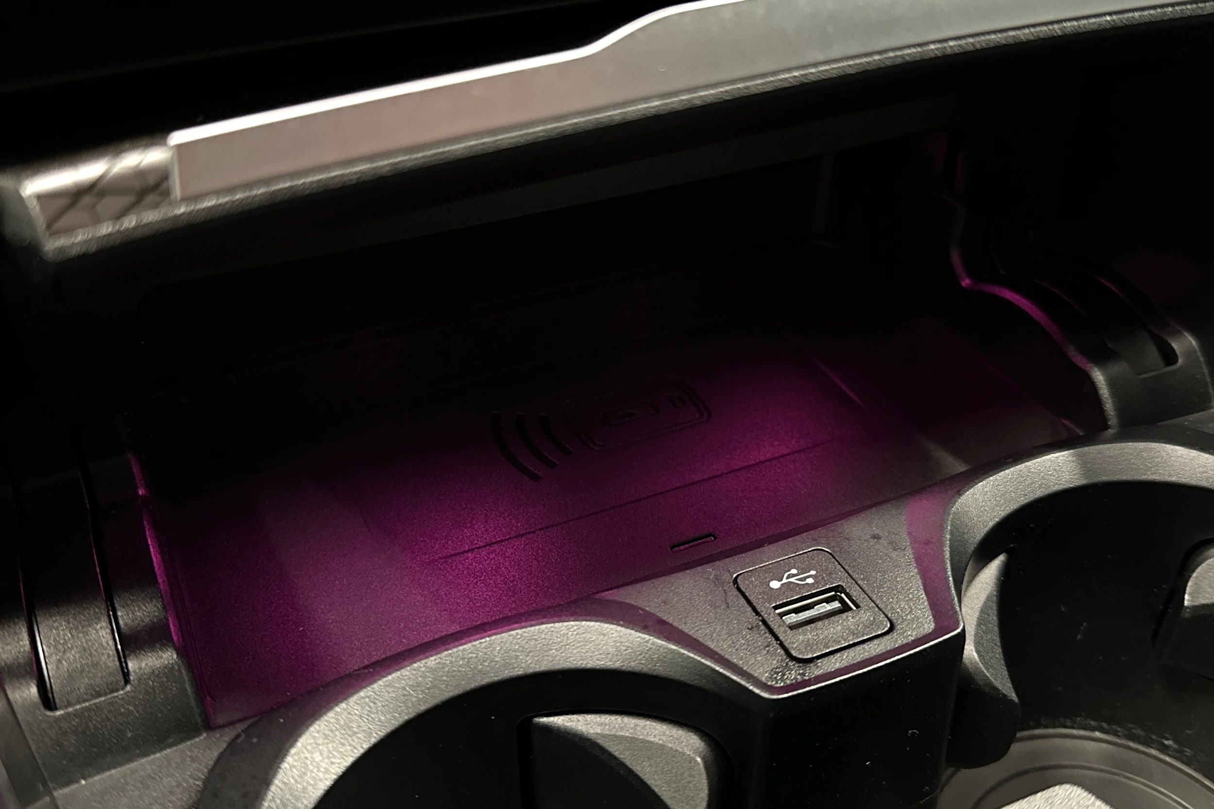 harmaa BMW i4 2023 kuva 31.