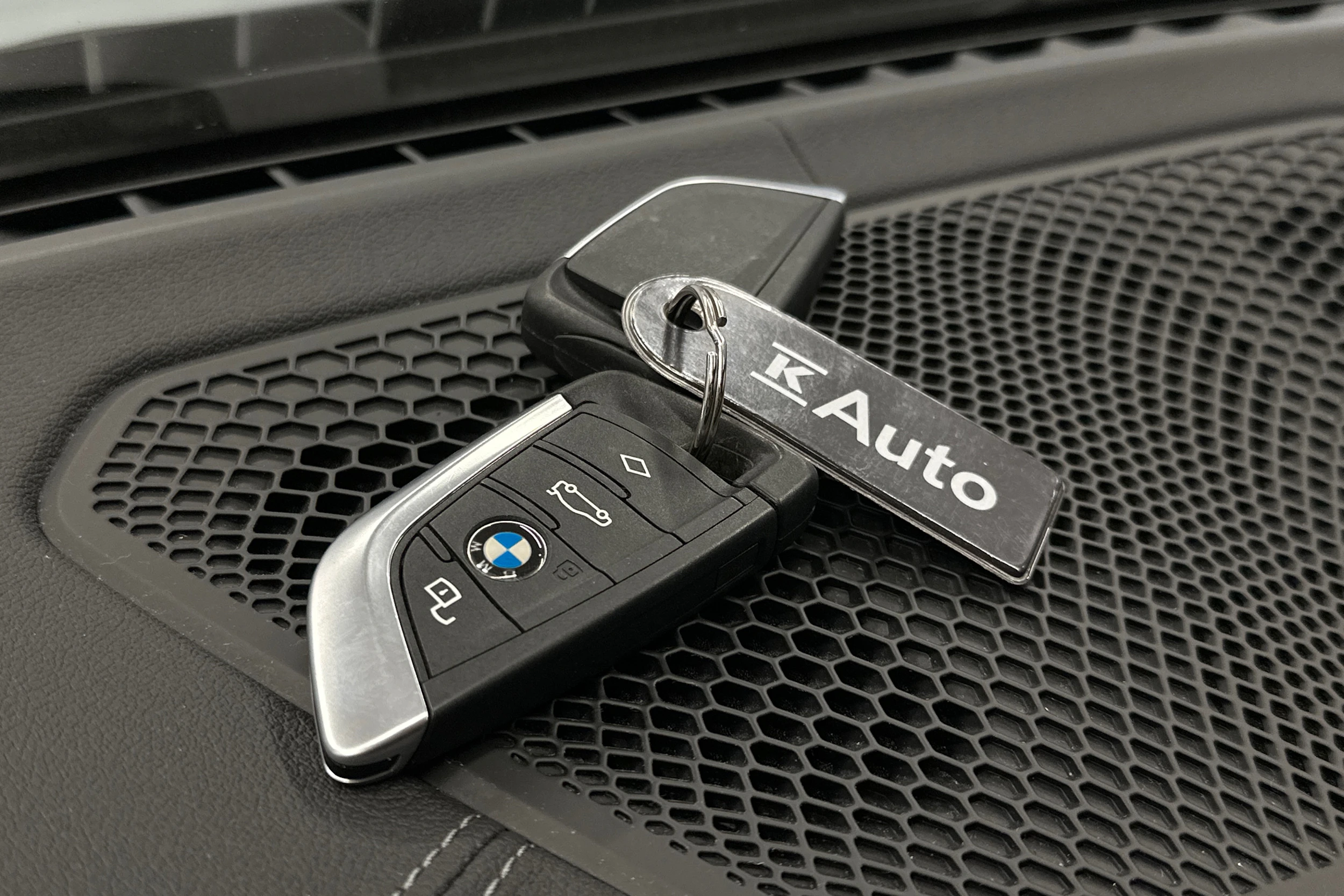 harmaa BMW i4 2023 kuva 33.