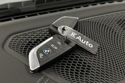 harmaa BMW i4 2023 kuva 33.