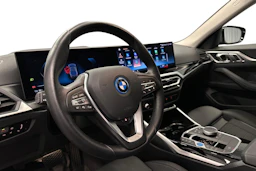 harmaa BMW i4 2023 kuva 8.