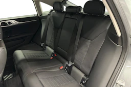 harmaa BMW i4 2023 kuva 11.