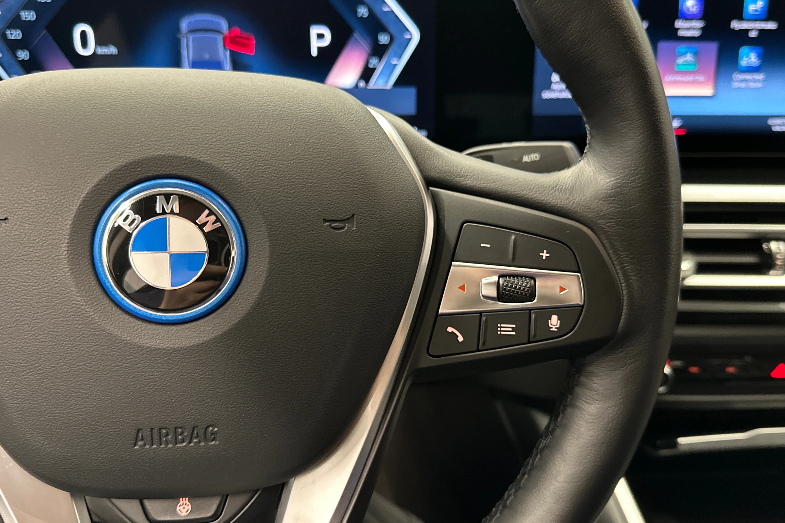 harmaa BMW i4 2023 kuva 16.