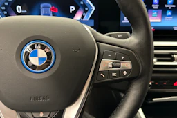 harmaa BMW i4 2023 kuva 16.