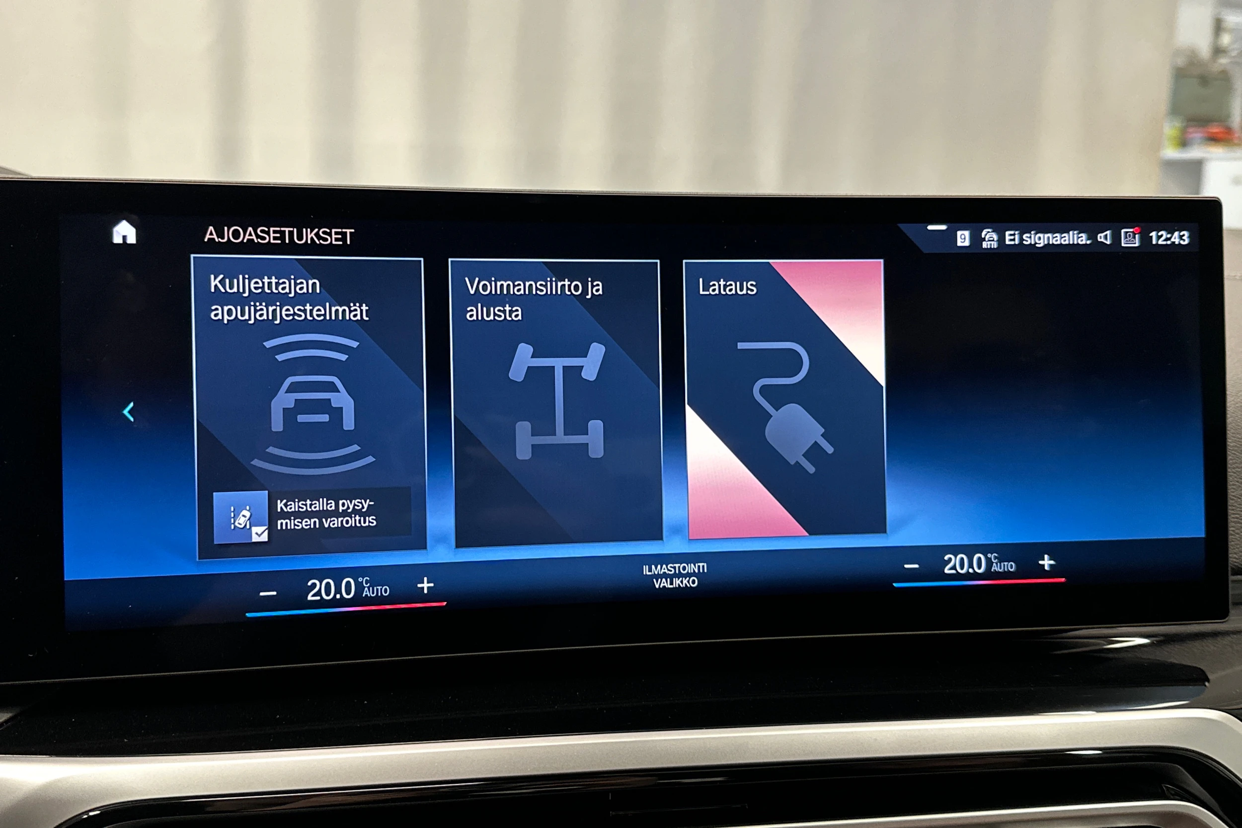 harmaa BMW i4 2023 kuva 30.