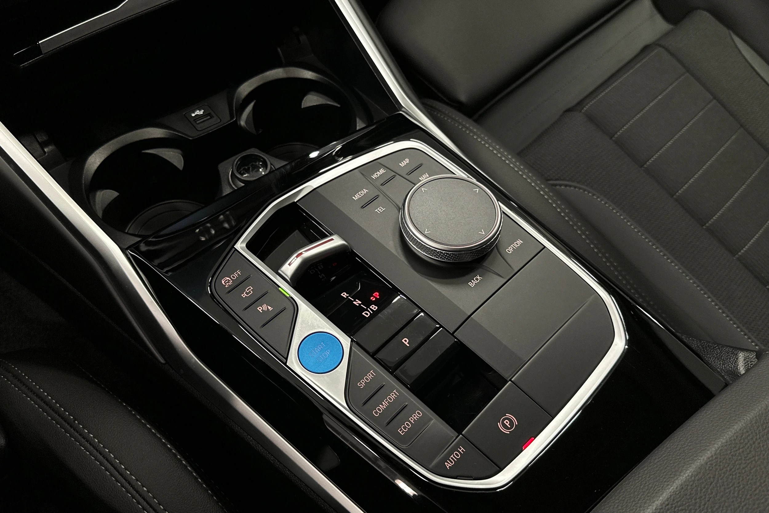 harmaa BMW i4 2023 kuva 36.