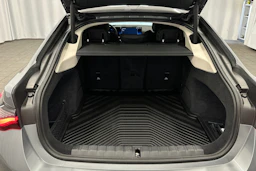 harmaa BMW i4 2023 kuva 37.