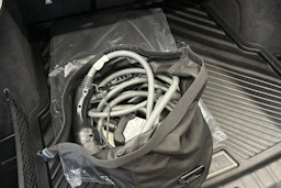 harmaa BMW i4 2023 kuva 38.