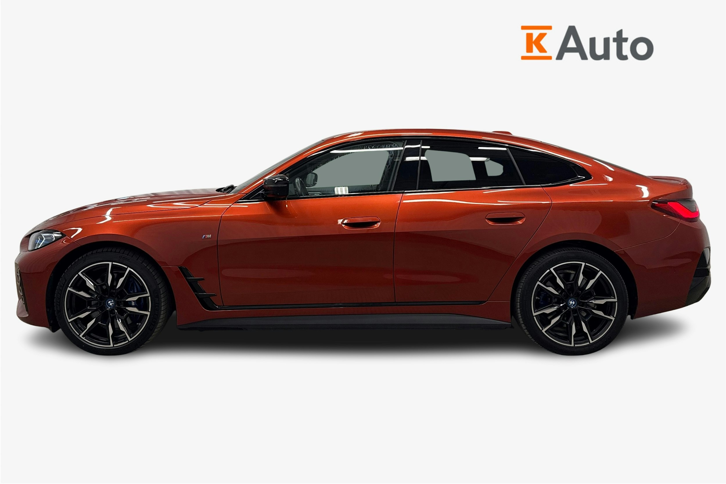 oranssi BMW i4 2023 kuva 6.