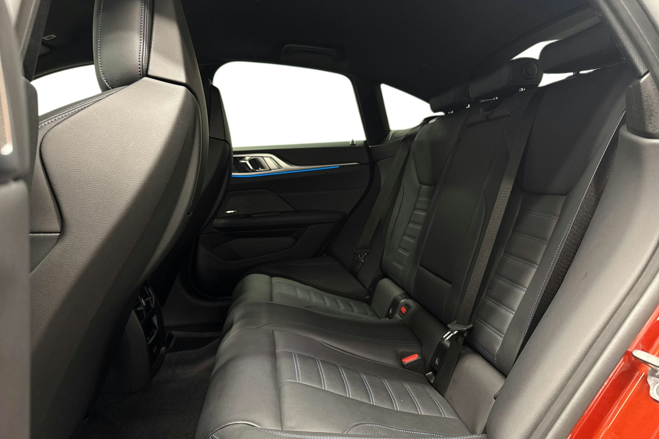 oranssi BMW i4 2023 kuva 10.