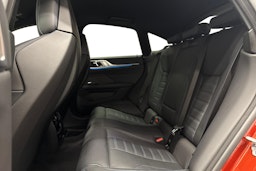 oranssi BMW i4 2023 kuva 10.
