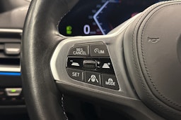 oranssi BMW i4 2023 kuva 15.