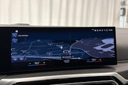 oranssi BMW i4 2023 kuva 19.